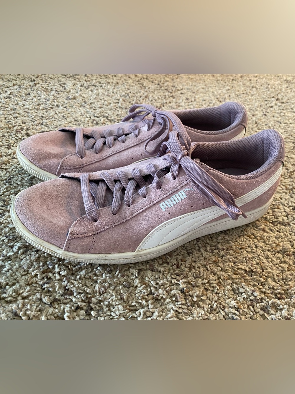 Women’s 9 Lilac Purple Suede Puma sneaker